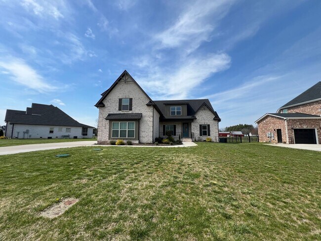 Foto del edificio - Stunning 4 Bedroom 3 Bathroom + Bonus & Of...