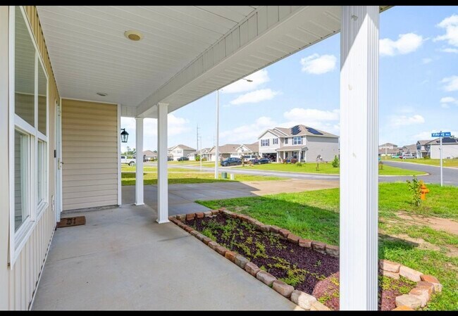 Building Photo - 5832 Viking Wy