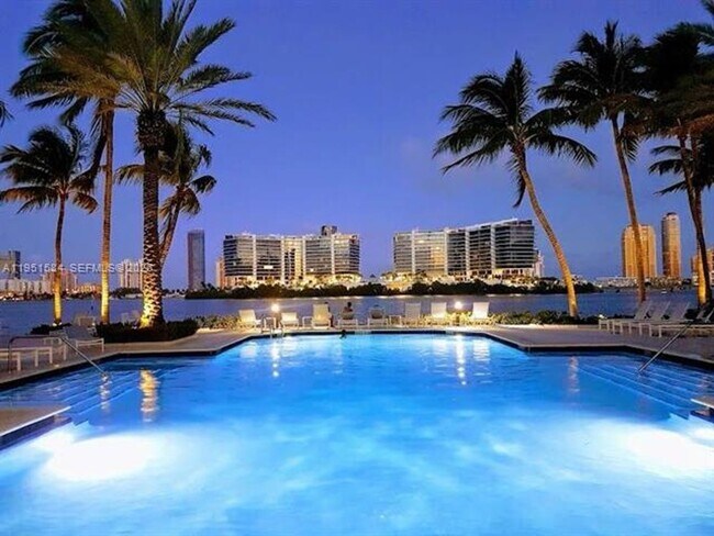 Foto del edificio - 3245 NE 184th St