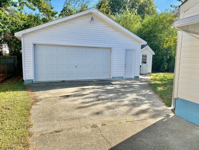 Building Photo - 1006 73rd St