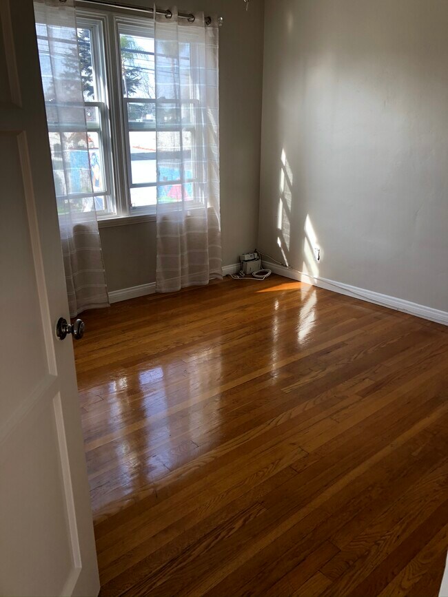 Foto del edificio - 3547 Gundry Ave