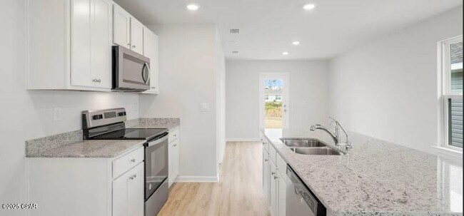 Foto del edificio - 6615 Kettles St