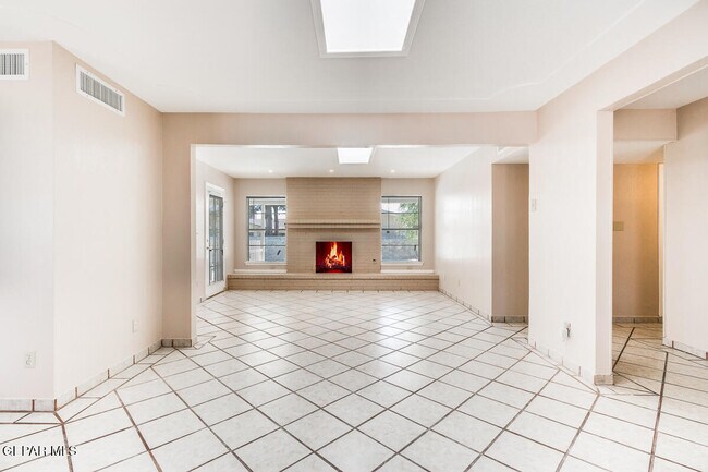 Building Photo - 5016 Cockrell Ln