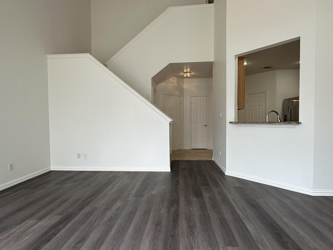 Building Photo - 7140 Wolfmont Ln
