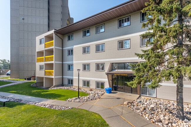 Building Photo - The Village at Southgate