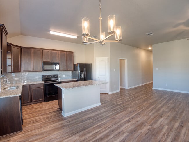 Building Photo - 1368 Kingsgate Dr