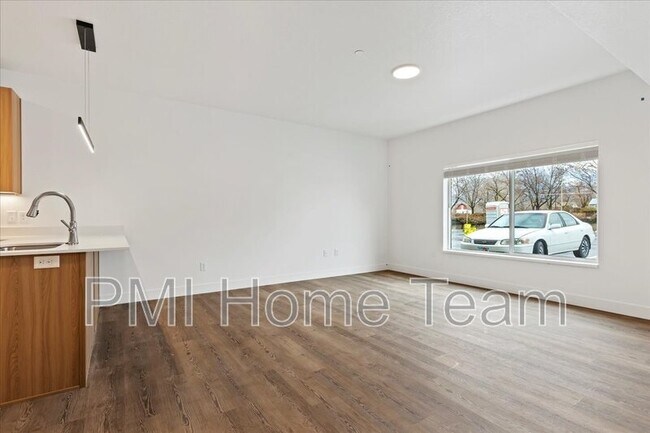 Foto del edificio - 3378 Washington Blvd