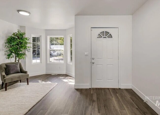 Foto del edificio - 230 War Eagle Dr