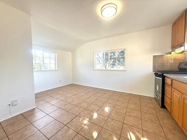 Photo - N Claremont Apartment