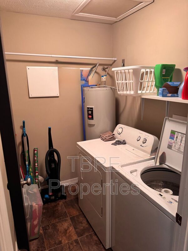 Building Photo - 1619 6th Ave