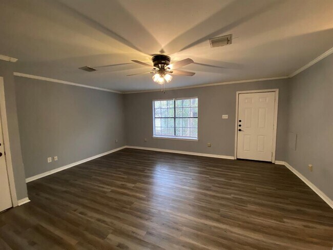 Foto del edificio - 6211 Chesterfield Ave