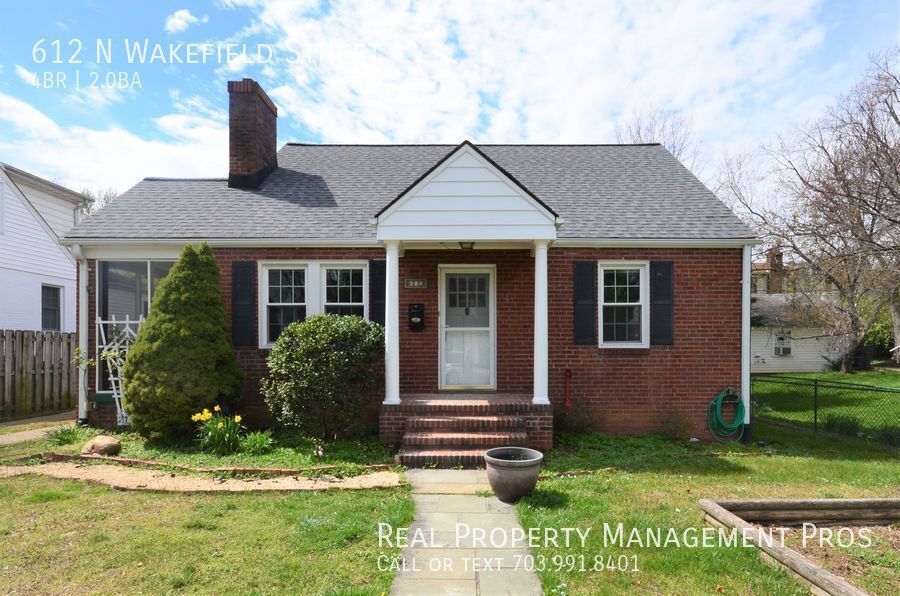 Primary Photo - Charming Brick Cape Cod- Walk to Ballston ...