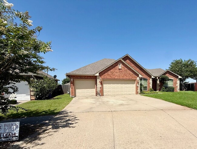 Building Photo - 4 Bed Close to OU