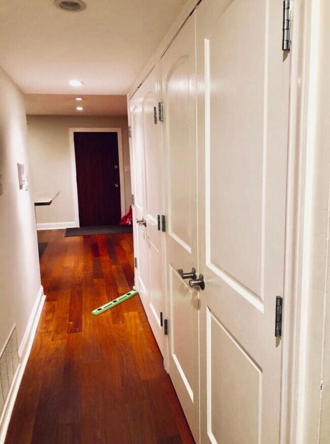 Foto del edificio - 6103 Knoll Valley Dr