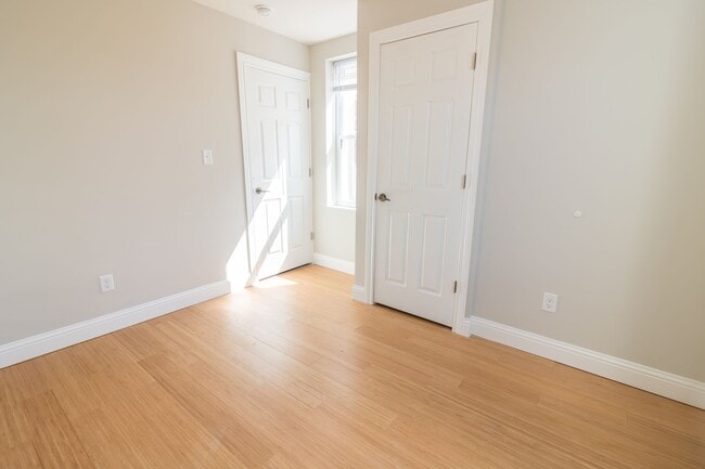 Building Photo - 104 N 60th St