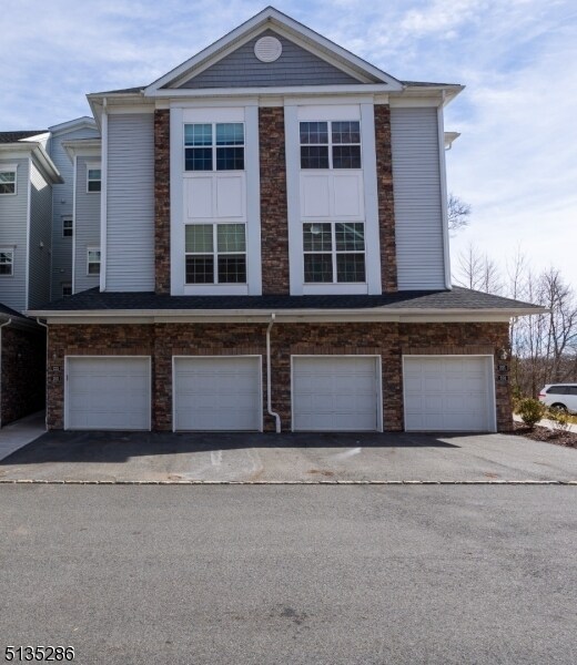 Primary Photo - 203 Parkview Ln