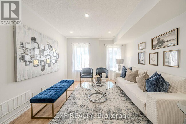 Photo du bâtiment - 2500-2500 Hill Rise Ct