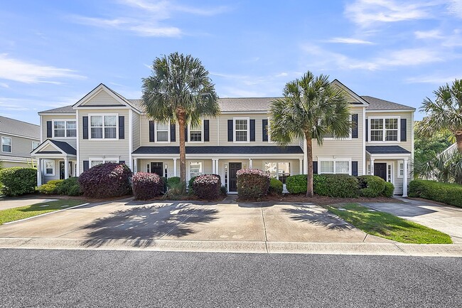 Building Photo - Easy, Modern Comfort in a Prime Charleston Location!