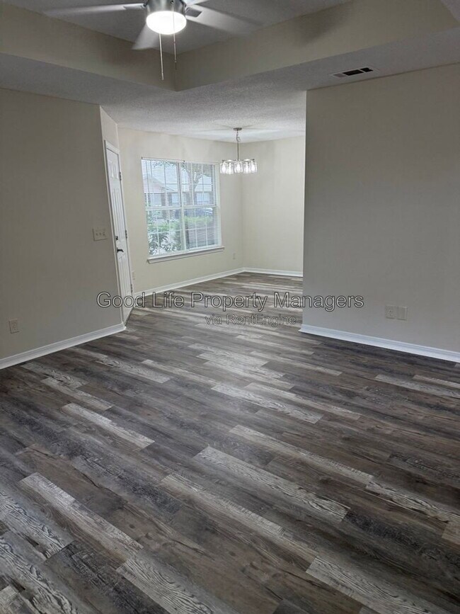 Foto del edificio - 9980 Bowman Ave