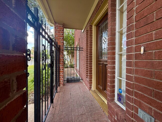 Foto del edificio - 3411 Ashfield Dr