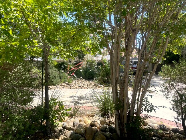 Foto del edificio - 44722 Fern Ave