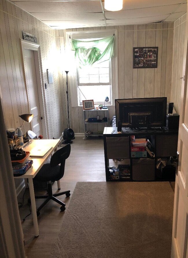 Bedroom - 128 W 8th St