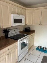 Building Photo - 2992 SW Sunset Trace Cir