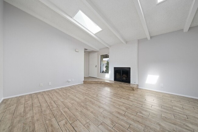 Foto del edificio - Fantastic 3-Bedroom Home in Prime Brea Loc...