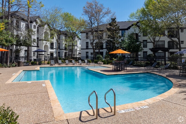 Piscina - Stone Creek at Old Farm Apartments