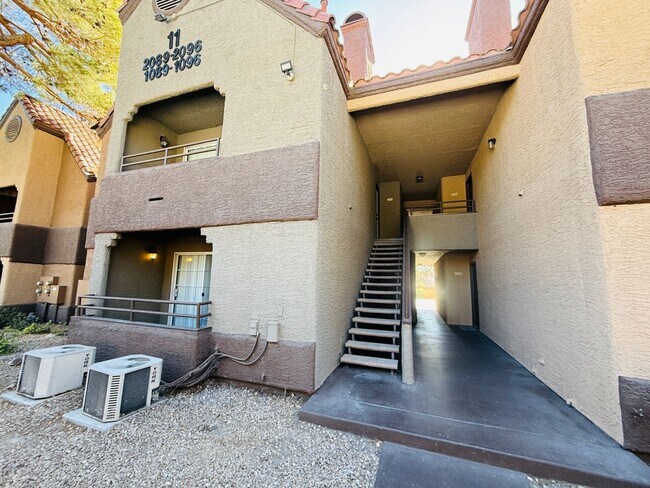 Foto del edificio - Fantastic Guard-Gated Condo – Available Soon!