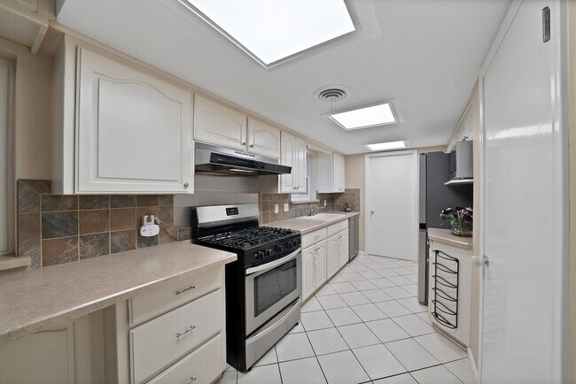 Photo - 526 Waggoner Dr House