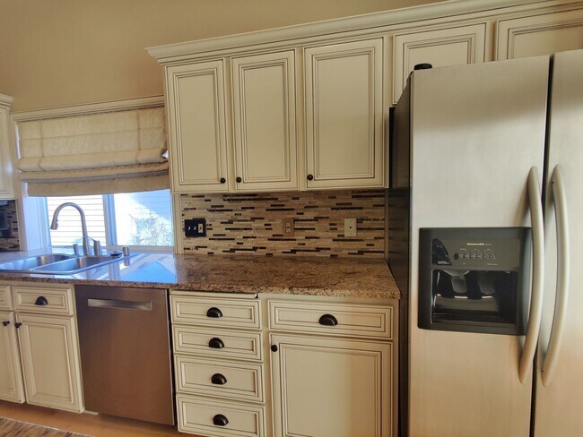 Foto del edificio - Horn Rapids Home with Bonus Room, Deck, an...