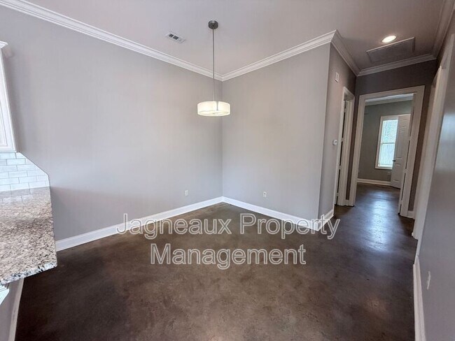 Building Photo - 119 Shallowford Dr