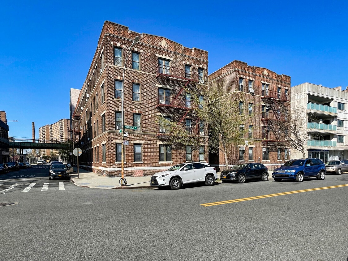 Building Photo - 145 Sea Breeze Ave
