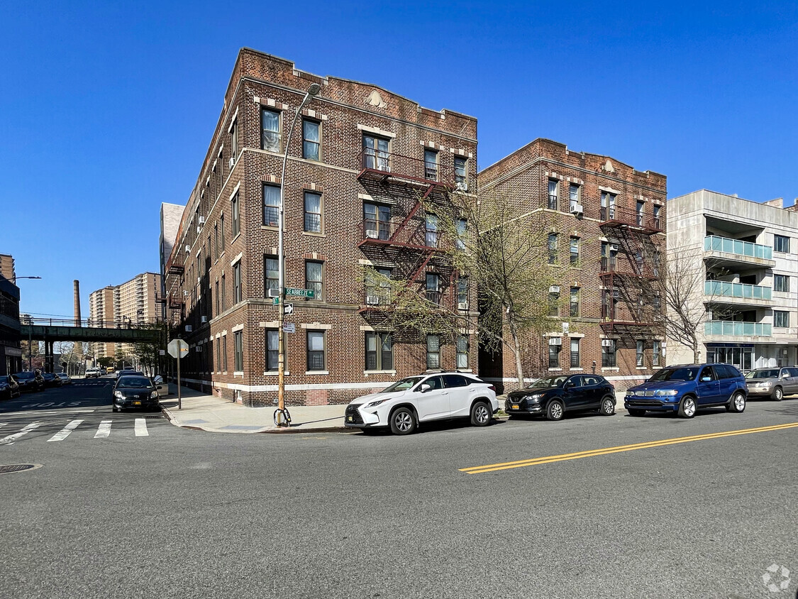 Building Photo - 145 Sea Breeze Ave