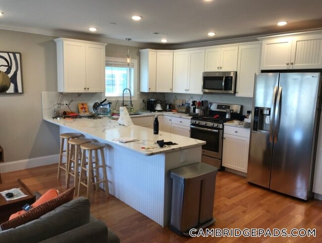 Building Photo - 116-118 Holland St.