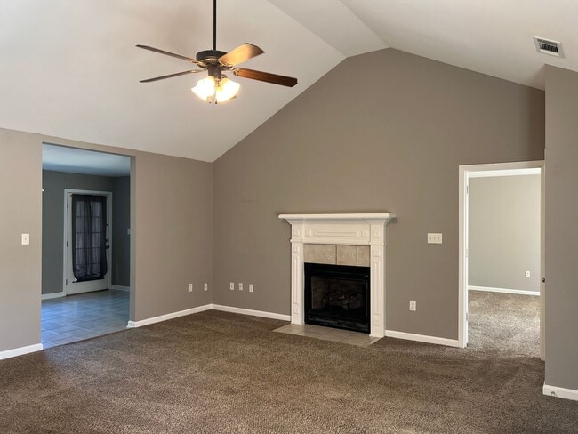 Building Photo - 329 Autumn Dr