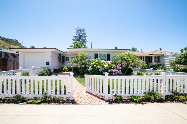 Foto del edificio - 433 Palomar Ave