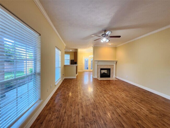 Building Photo - 1103 Enclave Square E