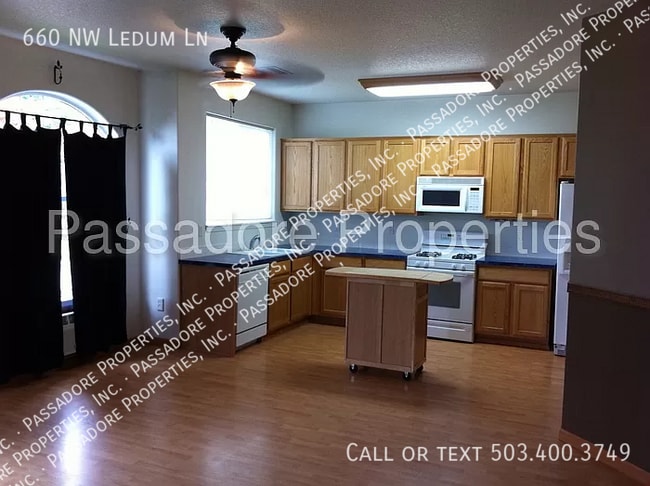 Building Photo - 660 NW Ledum Ln