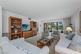 Building Photo - 980 Palm View Dr