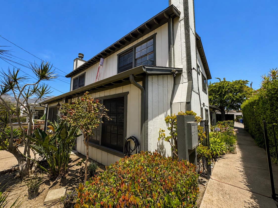 Building Photo - 234-238