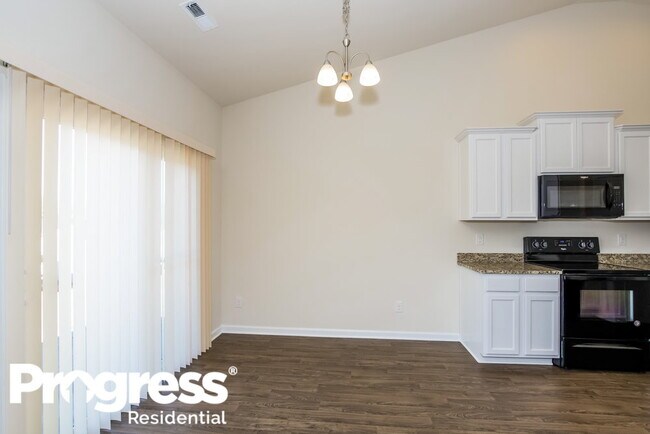 Building Photo - 1331 Nightingale Dr