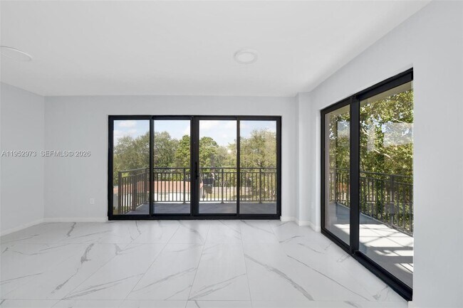 Building Photo - 840 NE 130th St