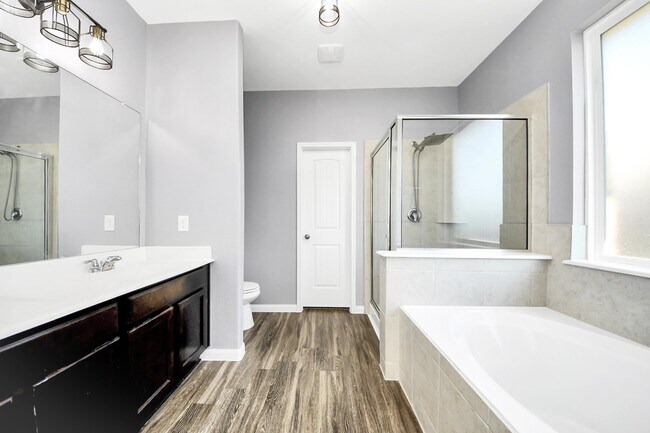 Foto del edificio - 2335 Spring Hollow Dr