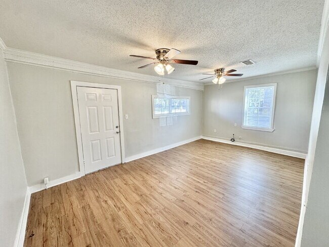 Building Photo - 2603 Carnes Ave