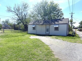 Building Photo - 305 N Bradley St