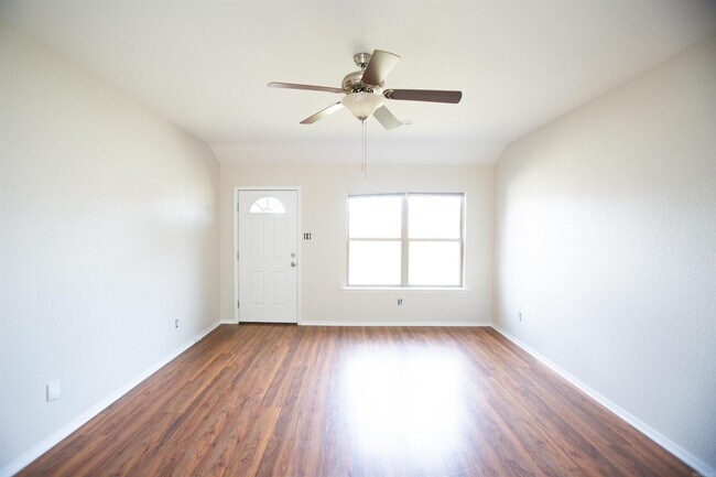 Building Photo - 2096 Fern Valley Dr