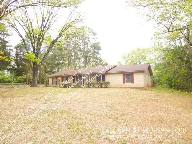 Foto del edificio - Lovely 3 Bedroom, 2 Bath House on 3 Acres ...