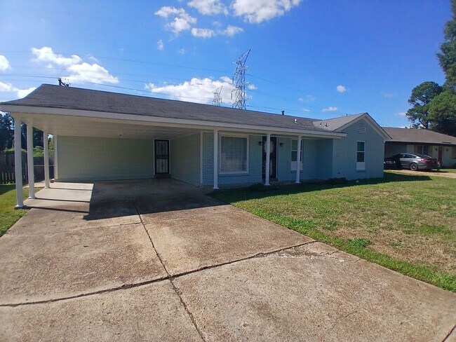 Foto del edificio - Newly Renovated 3 bedroom 1.5 bathroom in ...